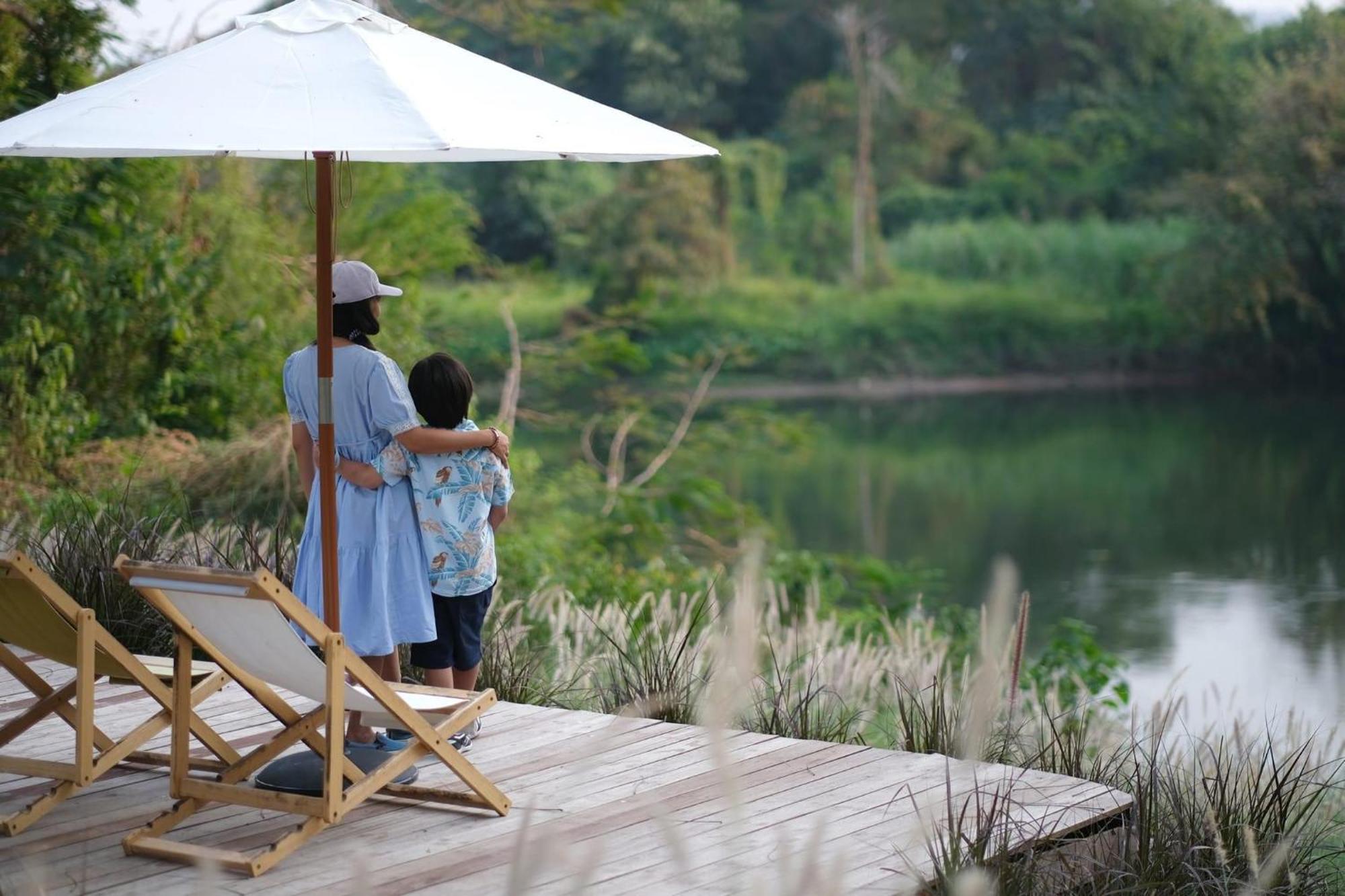 Rakmak Kan Resort & Cafe Kanchanaburi Buitenkant foto