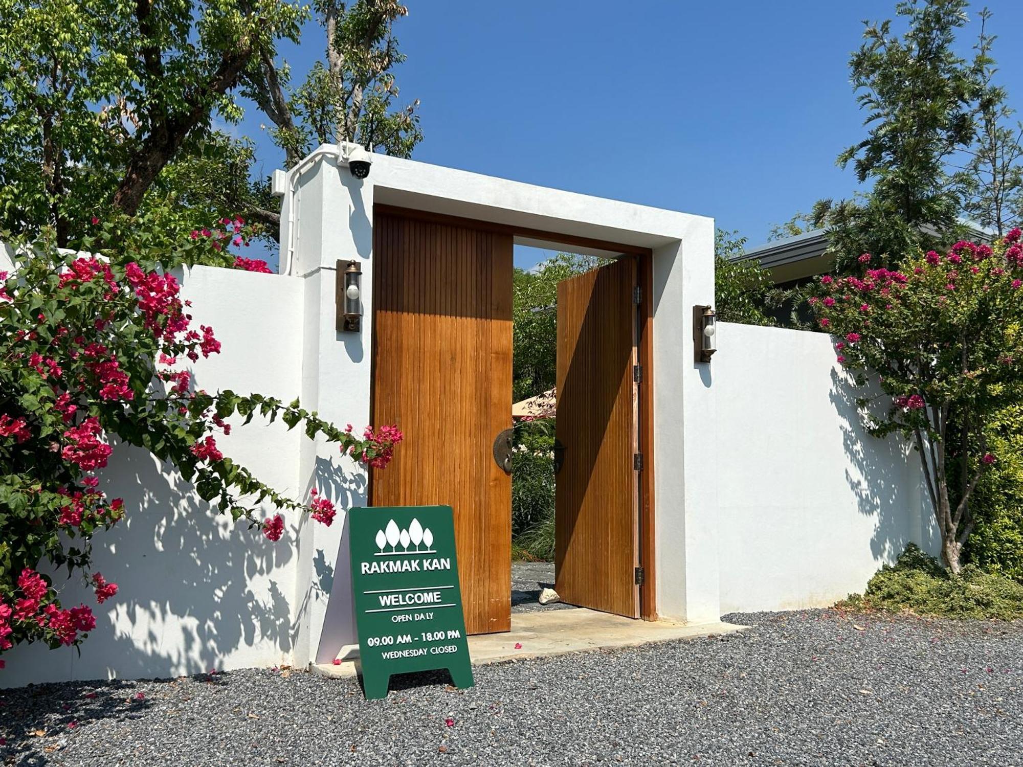 Rakmak Kan Resort & Cafe Kanchanaburi Buitenkant foto
